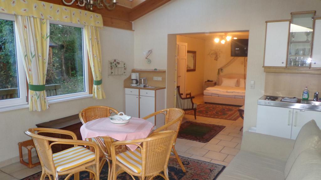 Hirschenhof Hotel Graz Room photo