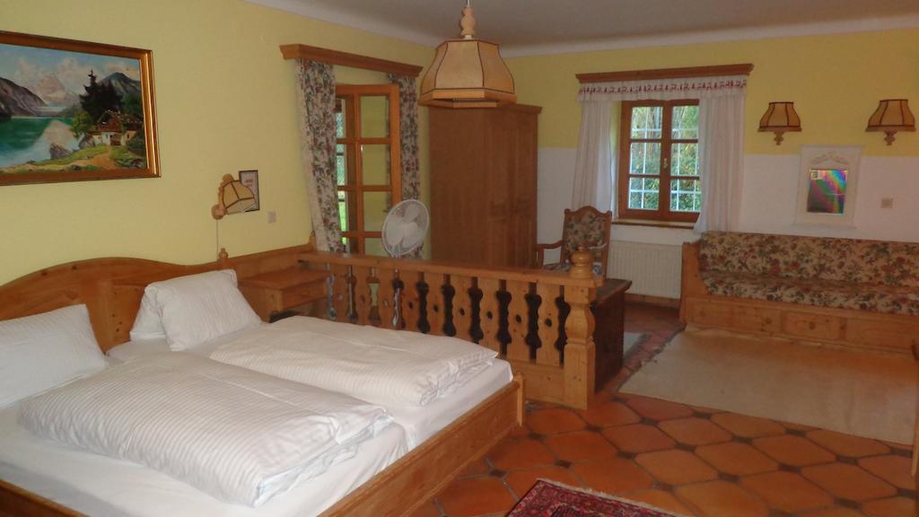 Hirschenhof Hotel Graz Room photo